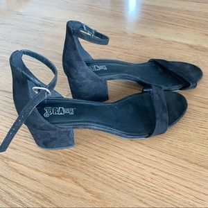 Black high-heel sandal